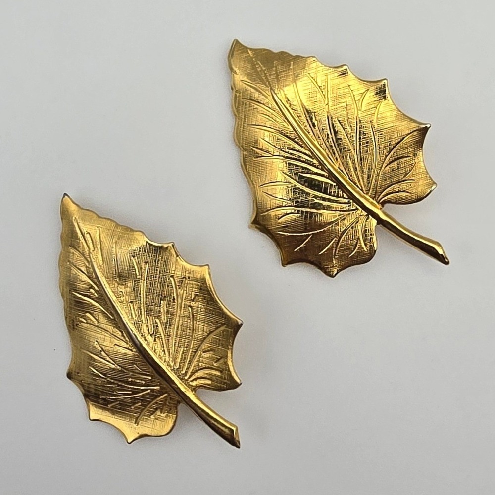 Vtg Lot of 2 Gold Tone Leaf Brooches Set Dainty Nature Pin Casual Botanical‎